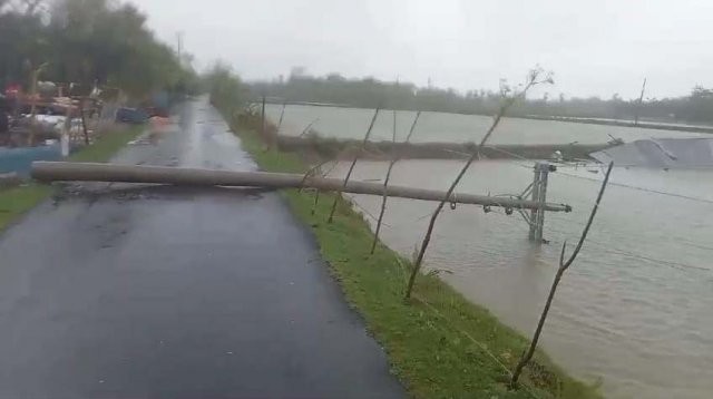 রিমালের আঘাতে মোংলায় ব্যাপক ক্ষয়ক্ষতি